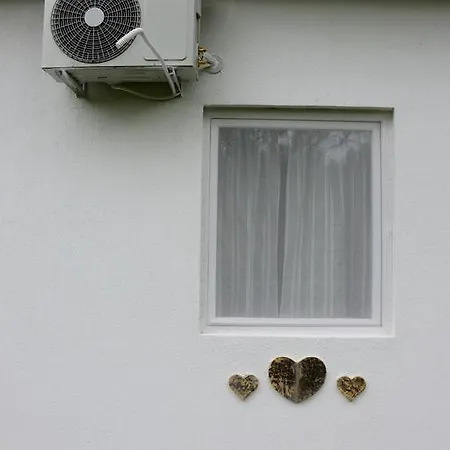 Dve Kuce Pored Jezera 2*