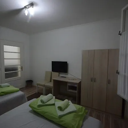 Penzion Dve Kuce Pored Jezera 2*