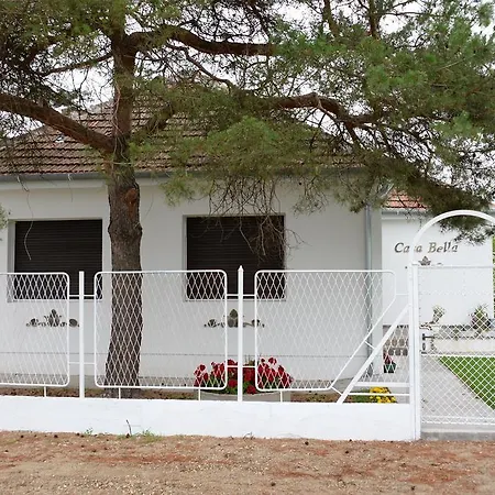 Dve Kuce Pored Jezera Palić