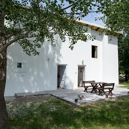 Dve Kuce Pored Jezera Pensiune