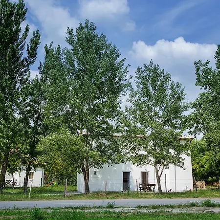 Dve Kuce Pored Jezera 2*