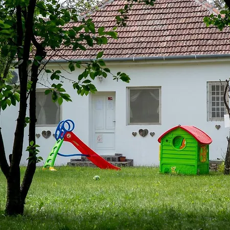 Pensiune Dve Kuce Pored Jezera 2*