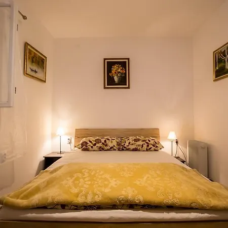 Dve Kuce Pored Jezera Pensiune Palić