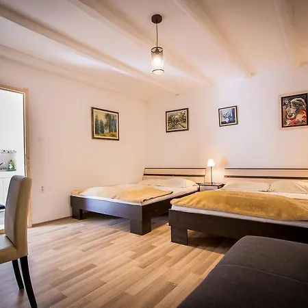 Dve Kuce Pored Jezera Pensiune Palić