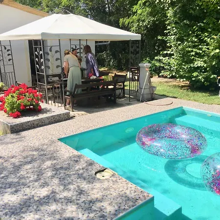 Dve Kuce Pored Jezera Pensionat 2*