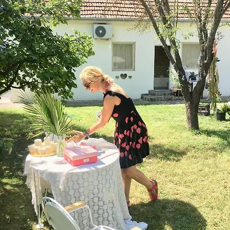 Dve Kuce Pored Jezera Palić