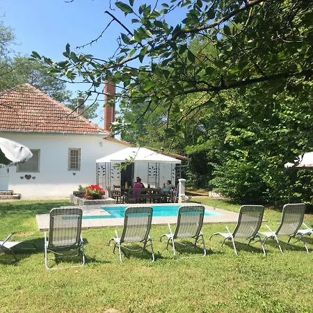 Dve Kuce Pored Jezera Palić