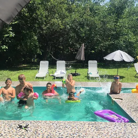 Dve Kuce Pored Jezera Palić