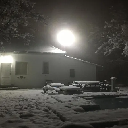 Pensiune Dve Kuce Pored Jezera 2*