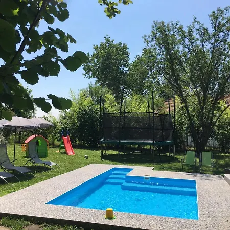 Dve Kuce Pored Jezera Pensionat Palić