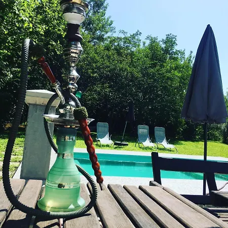 Dve Kuce Pored Jezera Palić