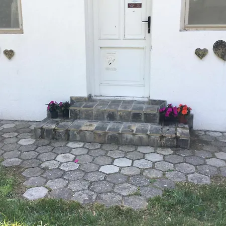 Dve Kuce Pored Jezera Pensiune Palić