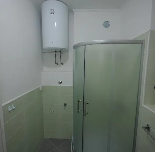 Pensiune Dve Kuce Pored Jezera 2*