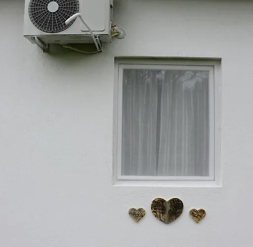 Dve Kuce Pored Jezera 2*