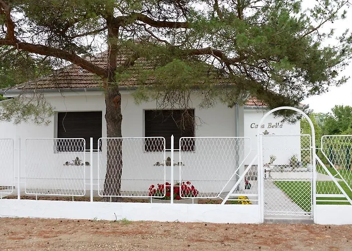 Dve Kuce Pored Jezera Palić