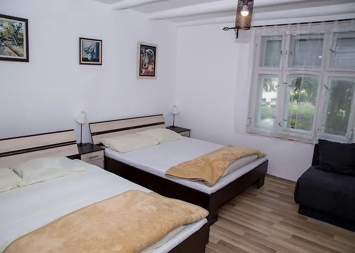 Pensiune Dve Kuce Pored Jezera 2*