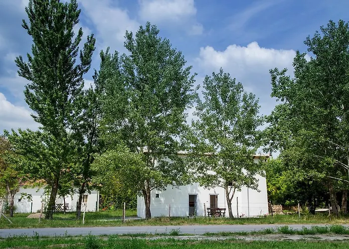 Dve Kuce Pored Jezera 2*