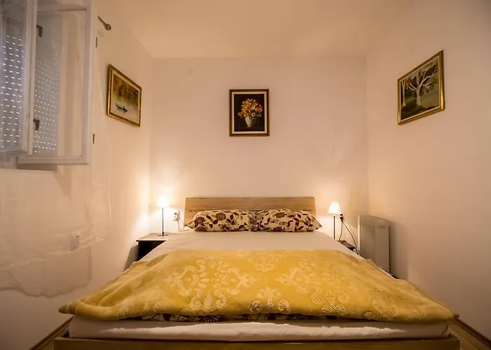 Dve Kuce Pored Jezera Pensiune Palić