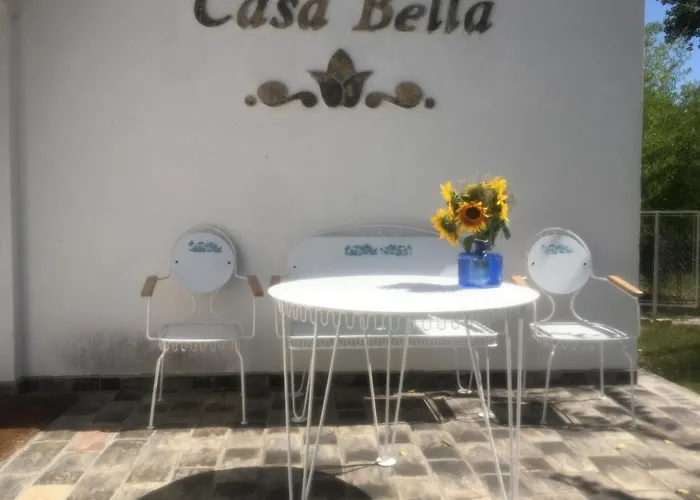 Dve Kuce Pored Jezera