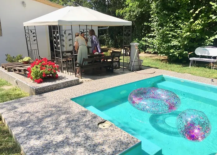 Dve Kuce Pored Jezera Pensiune 2*