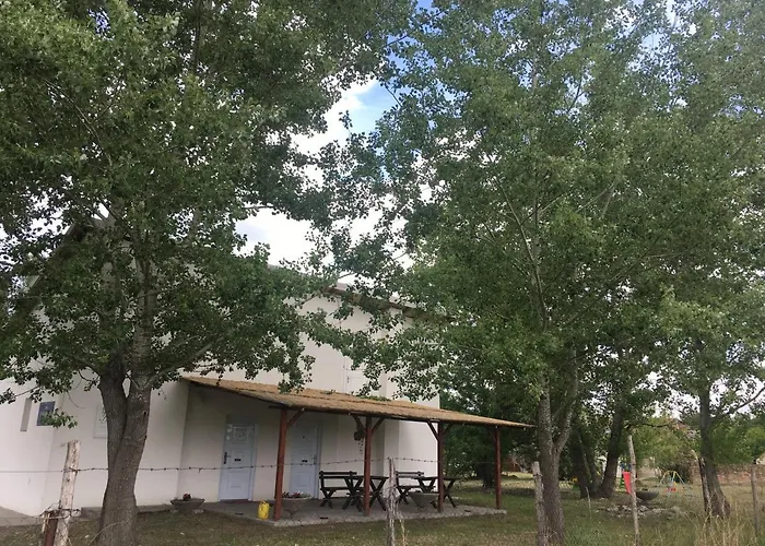 Dve Kuce Pored Jezera Palić