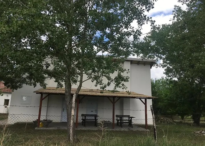 Dve Kuce Pored Jezera 2*