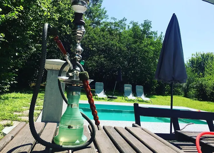 Dve Kuce Pored Jezera Palić