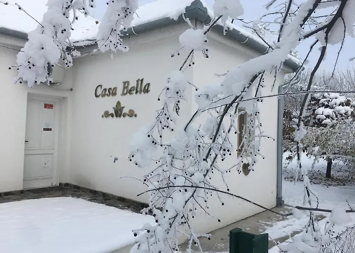 Dve Kuce Pored Jezera